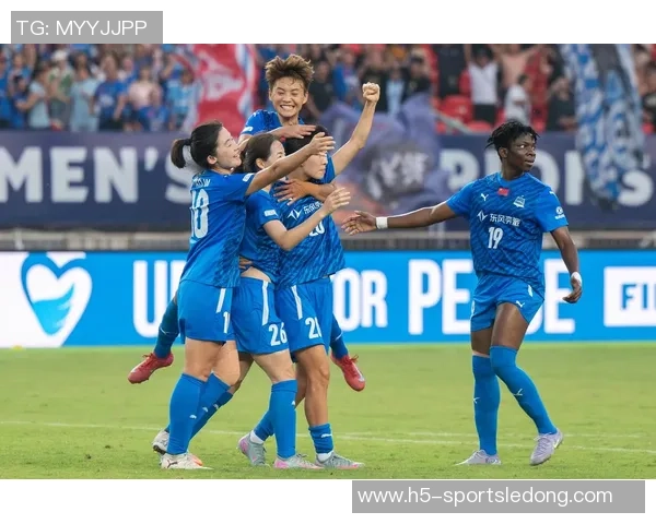 武汉车谷江大女足迎战奥克兰联现场观众人数创下新高达到32318人