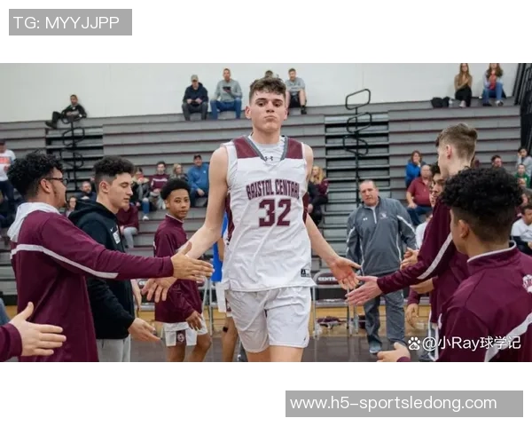 克林根谈进攻篮板重要性:5个前场板助力球队创造更多得分机会 克林根谈进攻篮板重要性:5个前场板助力球队创造更多得分机会